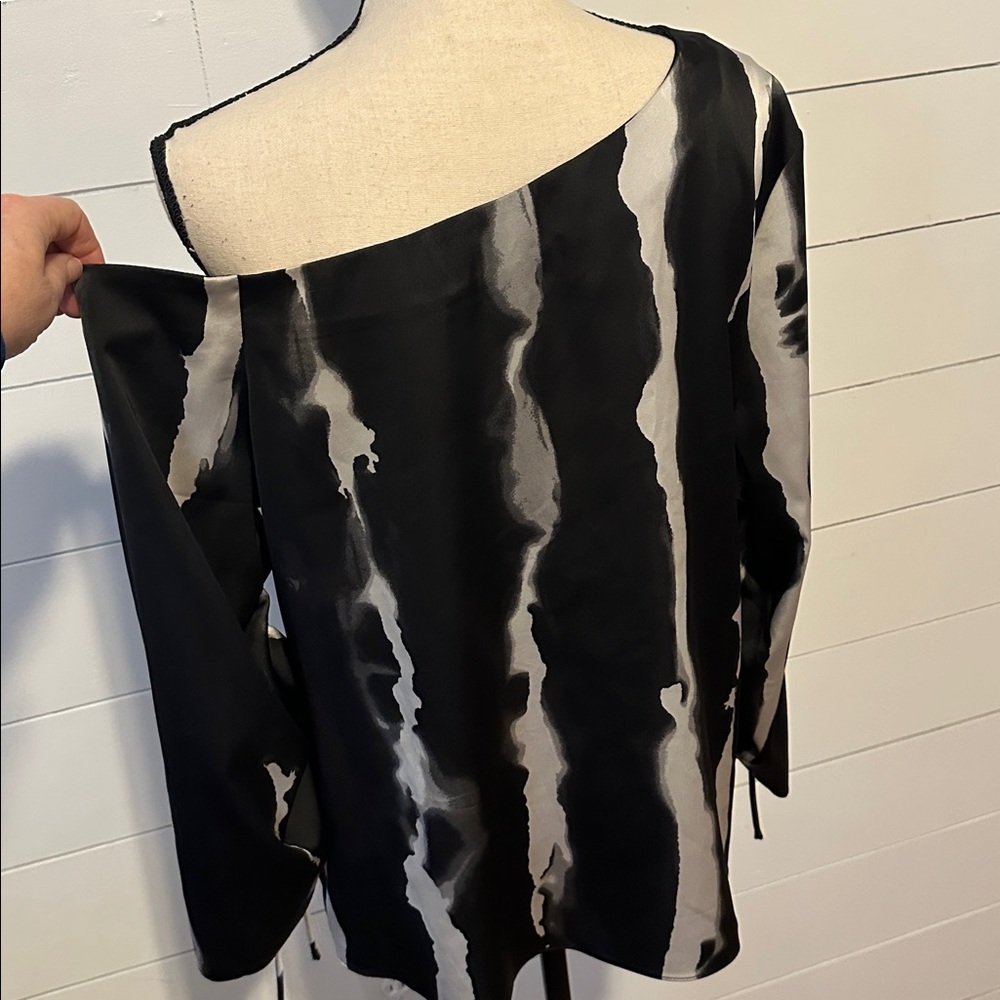 Halston off shoulder blouse - Picture 5 of 11